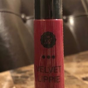 Velvet Lippie - Buttery Matte Lip Cream